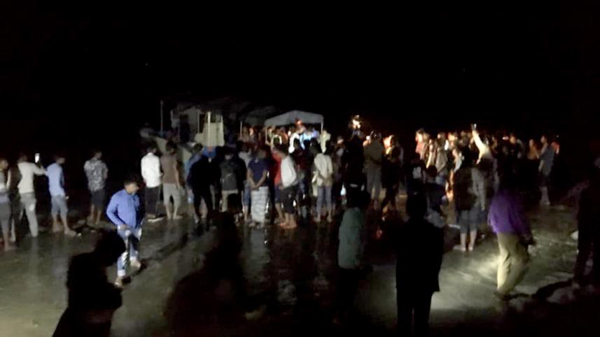 Boat Capsizes at Pdama River.jpg