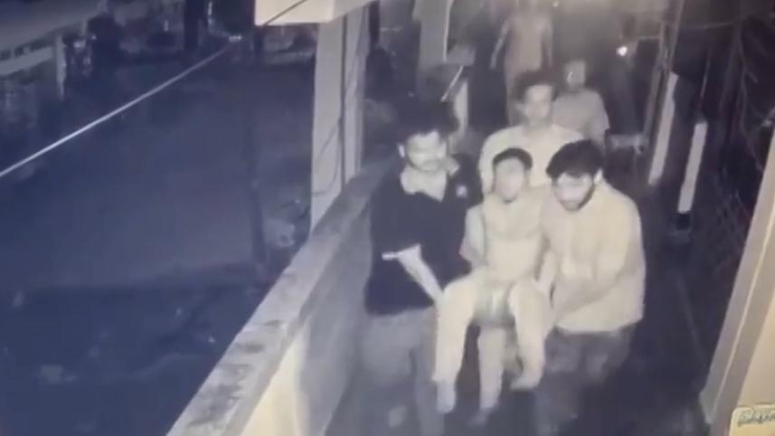 Buet student Abrar murder CCTV footage.mov_snapshot_00.31.557.jpg