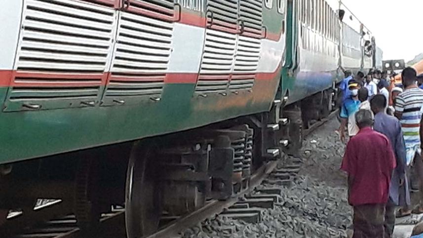Dinajpur rail derailment (1).jpg