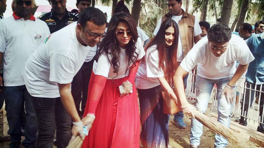 বিশ্ব ভালোবাসা দিবসে রিয়াজ-পপি-জায়েদ খান