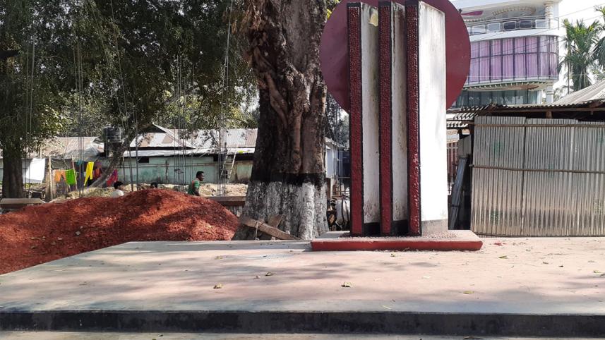 Lalmonirhat_ShahId_Minar1_6Feb2020.jpg