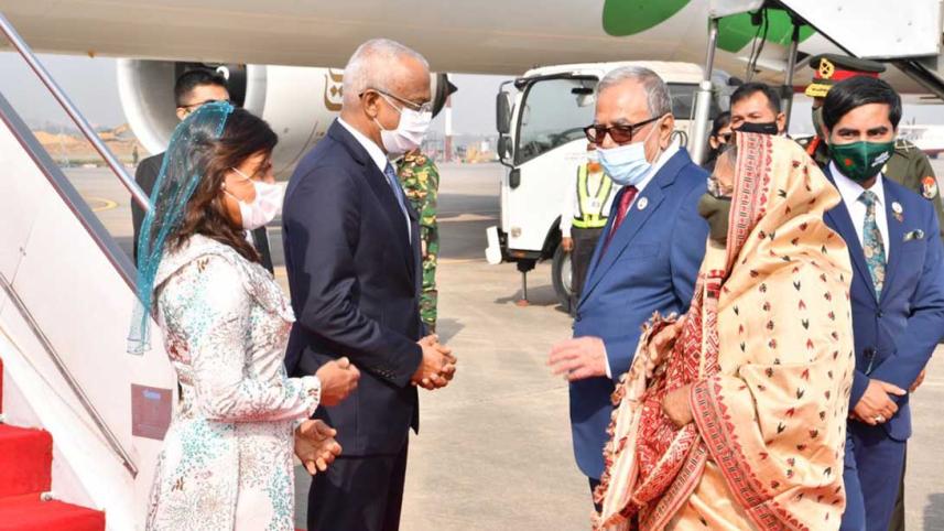 Maldives-president-at-Dhaka_Twitter.jpg