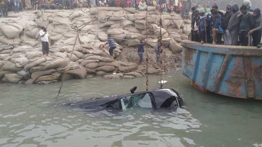 Manikganj micro fall into river.jpg