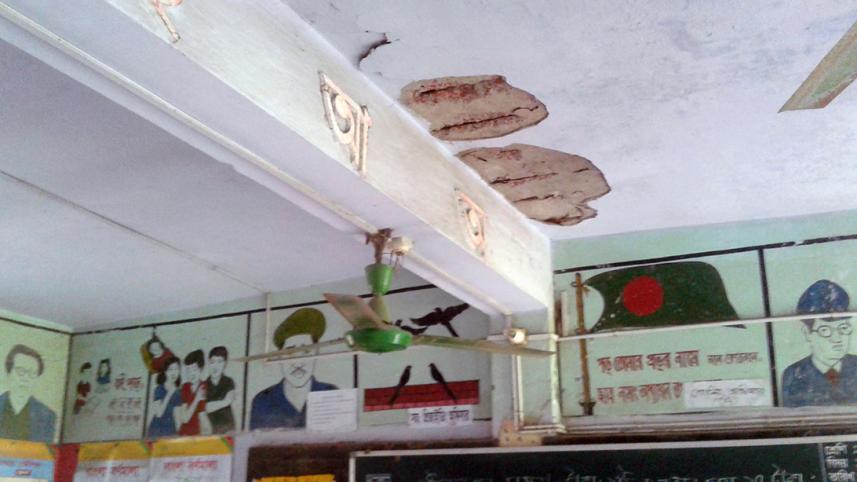 Manikganj risky school buildings