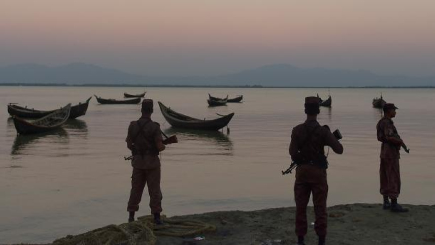কক্সবাজারে নাফ নদীর পাড়ে বিজিবির প্রহরা। 