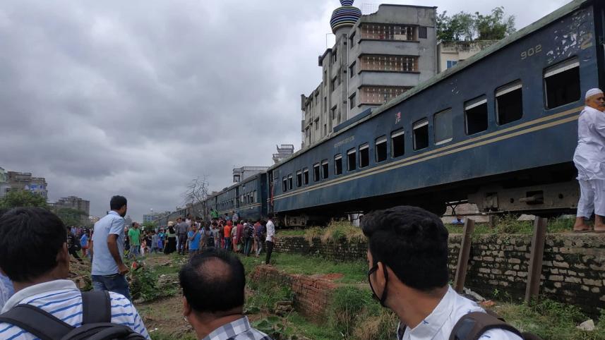Narayanganj_Train.jpg