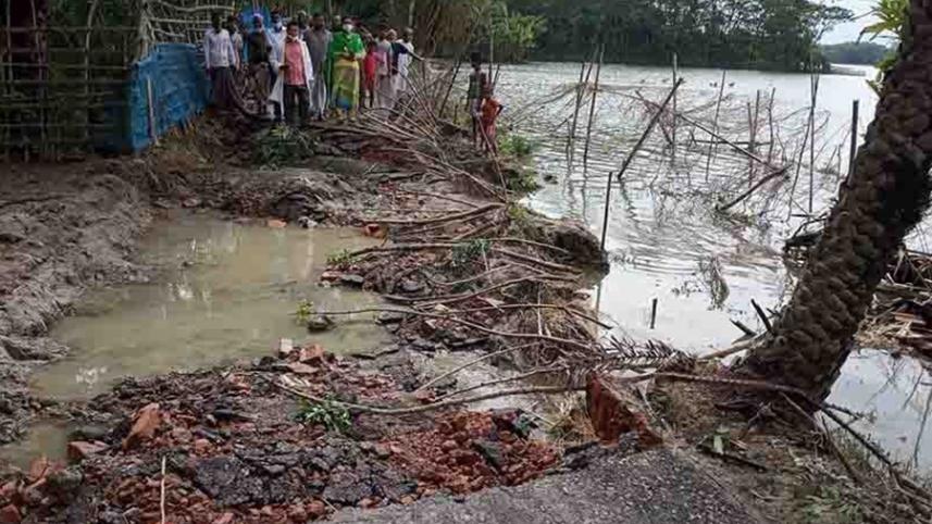 Pirojpur damaged road.jpg