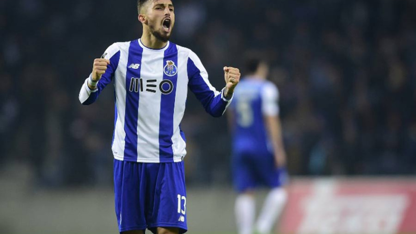 Porto-defender-Telles.jpg