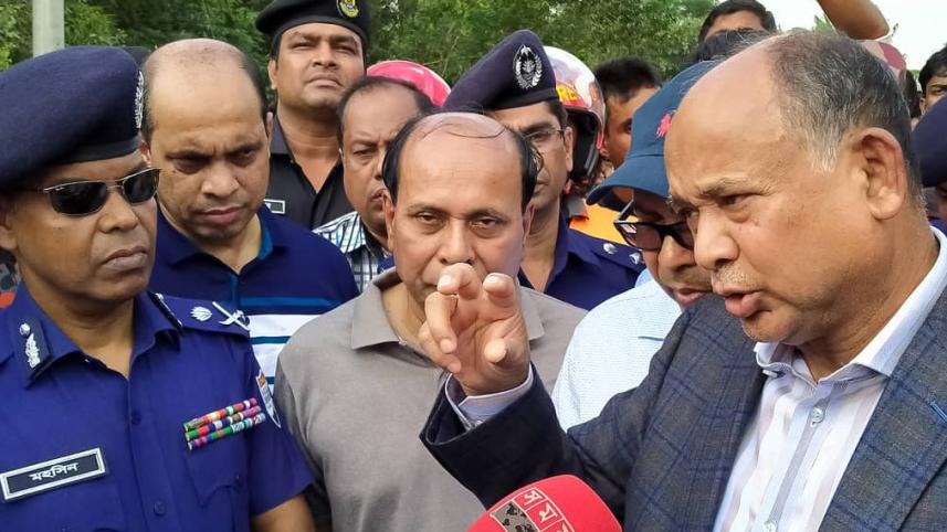 Railway minister-1.jpg