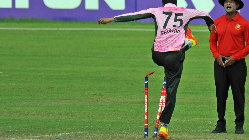 Shakib Kicks stumps