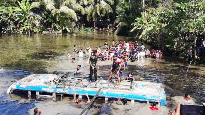Shariatpur accident-1.jpg