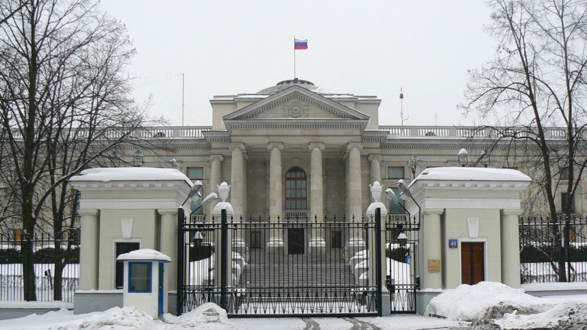 russian-embassy-in-warsaw-07-main-entry.jpg