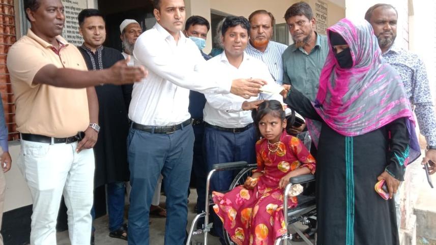brahmanbaria_farzana_gets_wheelchair_photo_collected.jpg