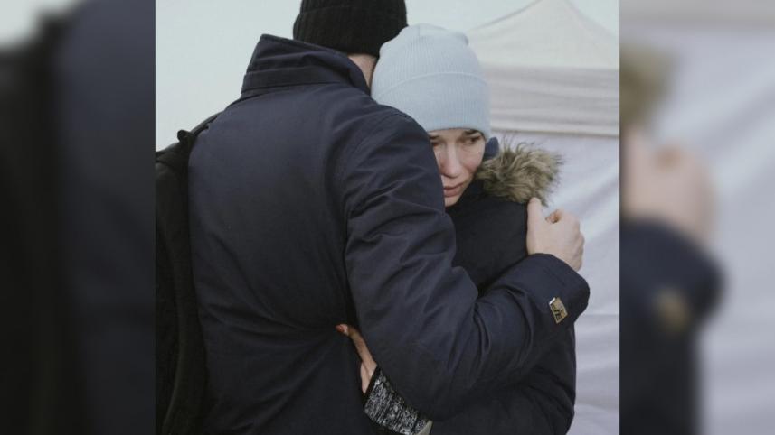 ismail-ferdous-ukraine-woman-man-hugging_0.jpg