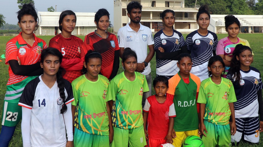 rangpur_footallers_02.jpg