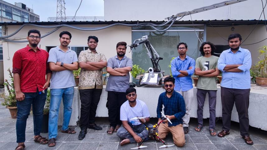 ব্র্যাক বিশ্ববিদ্যালয়ের প্রকৌশল বিভাগের ‘দ্বিচারী’ রোবোটিকস দল