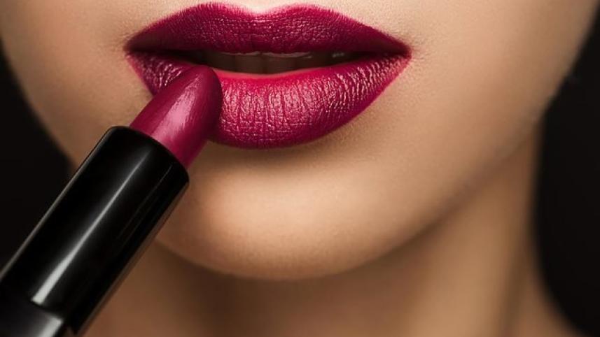 10-occasion-lipstick-mistakes-that-are-ruining-your-look_680988598-lightfield-studios.jpg