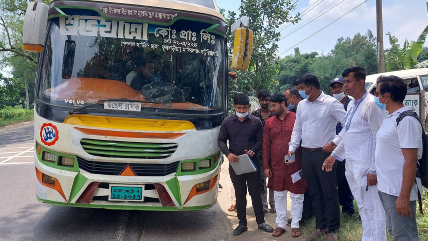 manikganj_buis_sttafs_fined.jpg