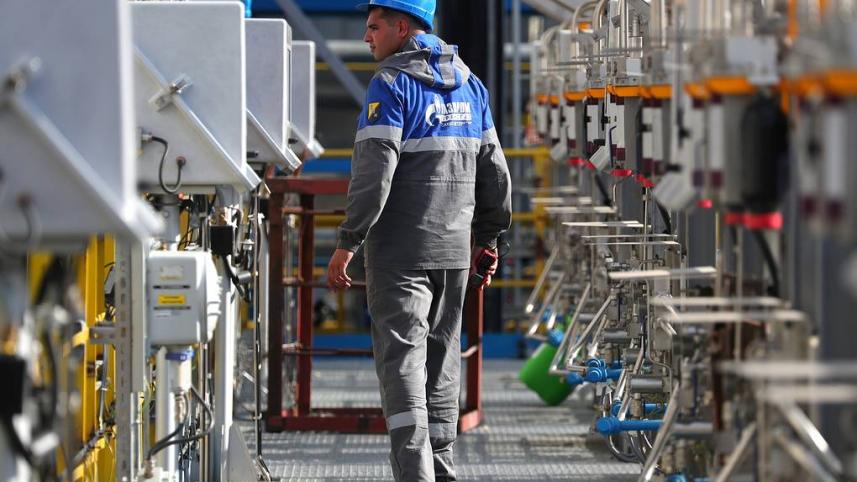 নর্ড স্ট্রিম ১ এর রক্ষণাবেক্ষণ করছেন ১ কর্মী। ছবি: তাস
