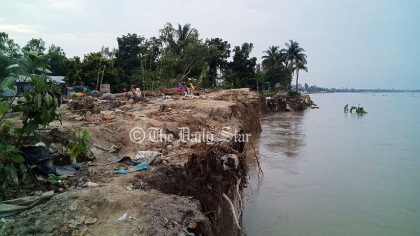 যমুনায় ভাঙন