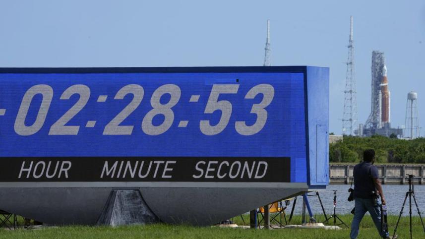 উৎক্ষেপণের প্রায় ৩ ঘণ্টা আগেই থেমে যায় কাউন্টডাউন। ছবি: এপি