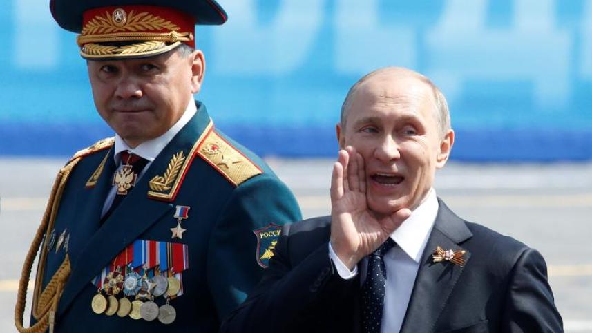 বিজয় প্যারেডে ভ্লাদিমির পুতিন ও সের্গেই শোইগু। ফাইল ছবি: রয়টার্স 