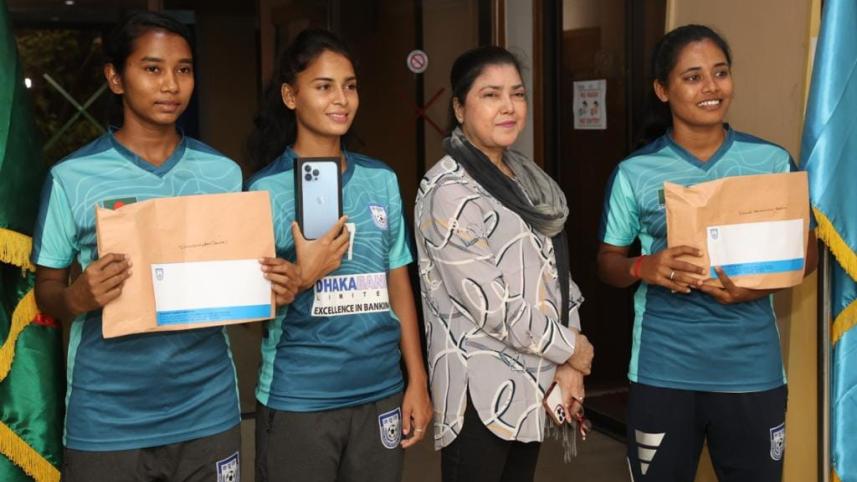 Mahfuza Akter Kiron with Shamsunnahar, Sanjida and Krishna