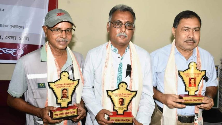 বগুড়ায় সাংবাদিক দীপঙ্কর চক্রবর্তী স্মরণসভা: স্মৃতিপদক পেলেন ৩ সাংবাদিক