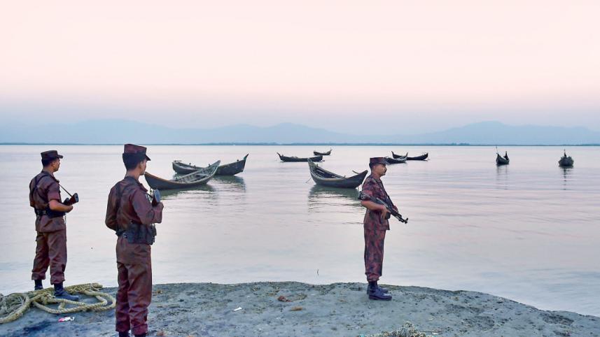 নাফ নদীতে চোরাকারবার