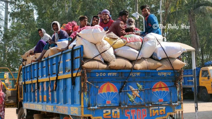 ২ দিন ধরে বাস বন্ধ, শ্রমিকদের পরিবারেও চলছে না পেট!