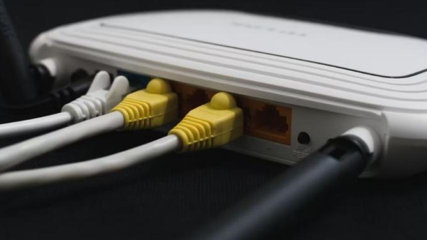 একাধিক রাউটার ব্যবহারের যত সুবিধা.jpg