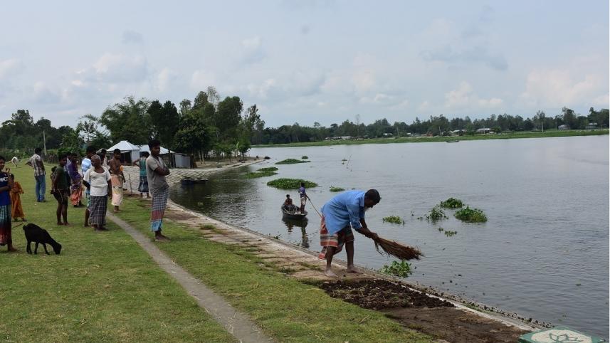 বুড়িতিস্তায় বাঁধ নির্মাণে স্বস্তিতে এলাকাবাসী