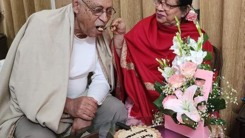 তারা ভালোবাসায় কাটিয়ে দিলেন ৫৩ বছর