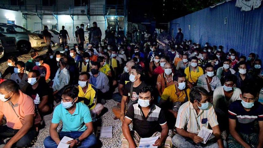 অবৈধ অভিবাসী.jpg