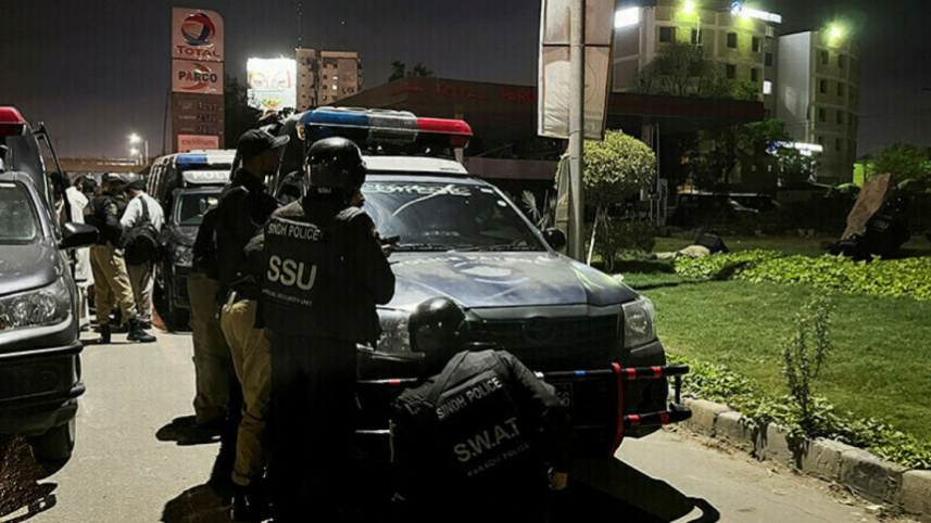 ২ মরদেহ উদ্ধার, গোলাগুলি চলছে