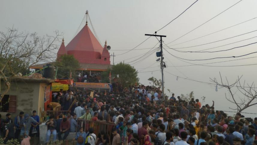 শিবচতুর্দশী মেলা ৫ জনের মৃত্যুর গুজব, পদদলিত হয়ে আহত ১০