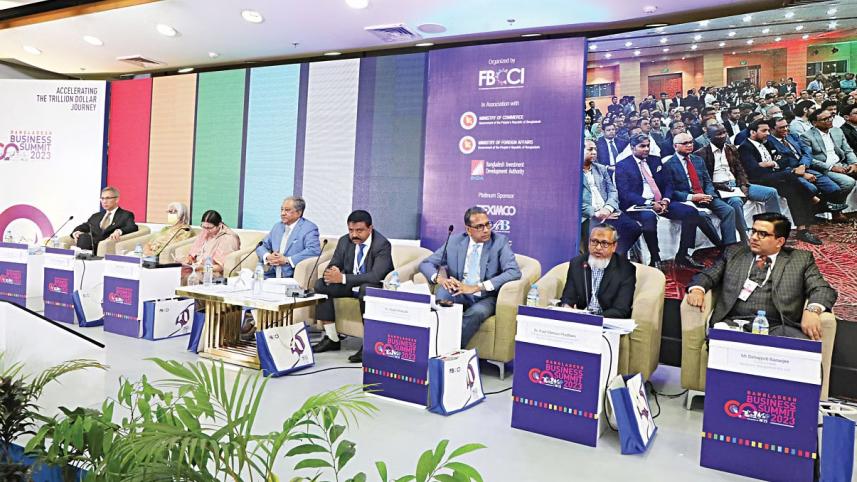 ফার্মাসিউটিক্যাল ও স্বাস্থ্যসেবা খাতের ওপর আয়োজিত অধিবেশনে অংশ নেন এ খাতের শীর্ষ ব্যক্তিত্বরা। ছবি: প্রবীর দাস/স্টার 