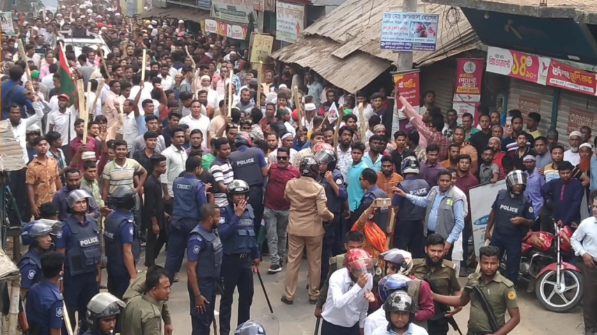 পুলিশের মামলায় অজ্ঞাত আসামি ৩০০