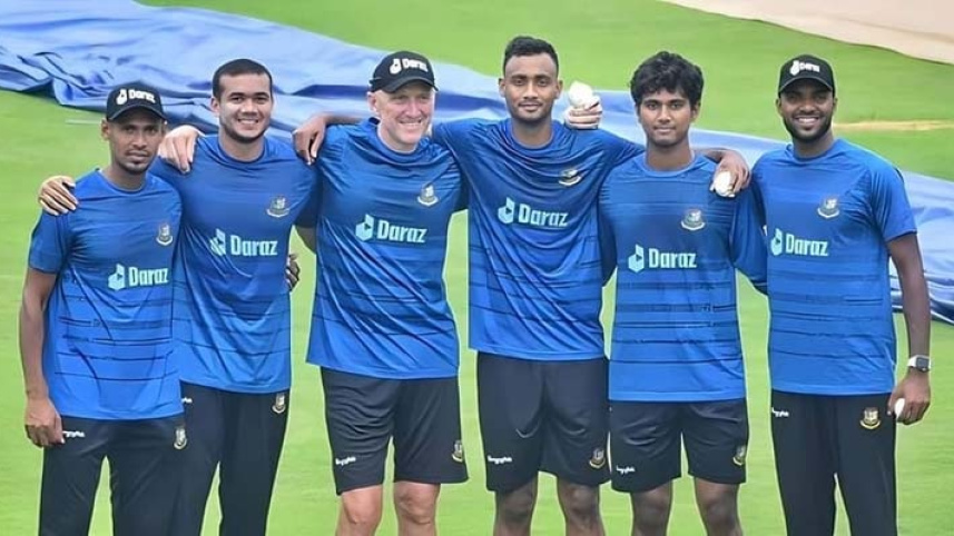 Mustafizur Rahman, Taskin Ahmed, Allan Donald, Shoriful Islam, Hasan Mahmud & Ebadot Hossain 