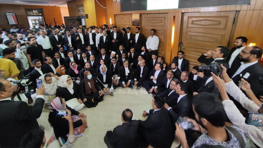 সুপ্রিম কোর্ট আইনজীবী.jpg