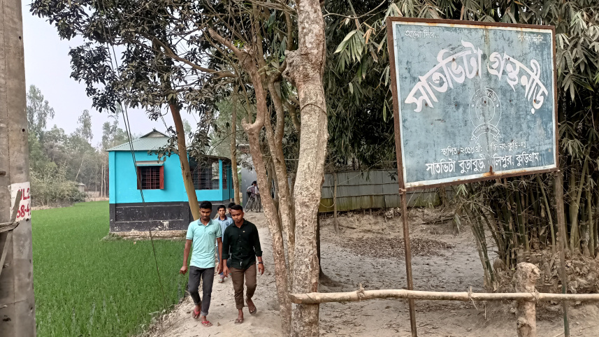 ইটভাটায় কাজের ফাঁকে একাকিত্ব জীবনের সঙ্গী হিসেবে বইকে বেছে নেন তিনি। কাজের পর অবসরে বই পড়া শুরু করেন।