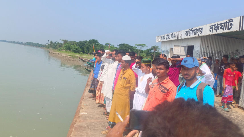 পটুয়াখালীতে ট্রলারডুবি: এখনো মেলেনি বরসহ নিখোঁজ ৪ জনের সন্ধান 