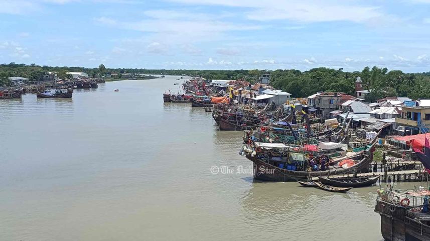 মাছ ধরায় নিষেধাজ্ঞা