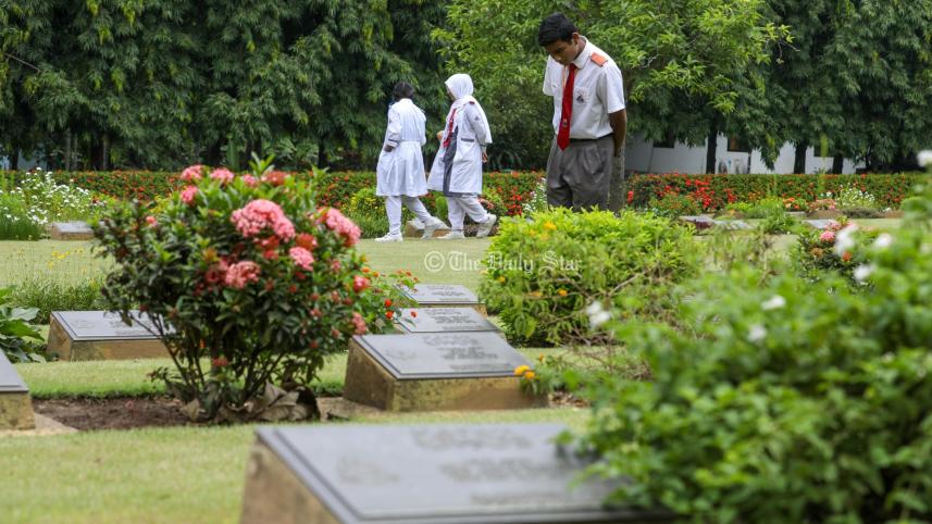 ওয়ার সিমেট্রি.jpg