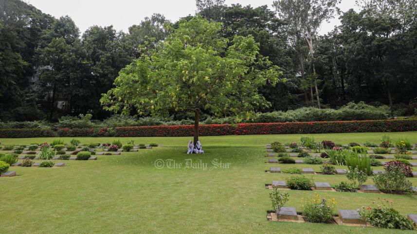 ওয়ার সিমেট্রি.jpg