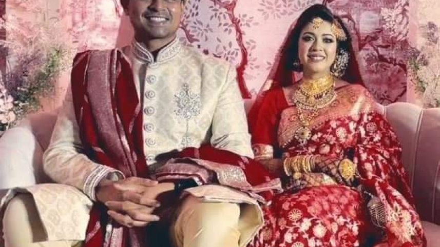 বিয়ে করলেন ঐশী