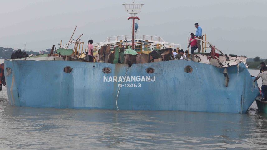 সুগন্ধায় তেলভর্তি জাহাজে বিস্ফোরণ: নিখোঁজ ১ জনের মরদেহ উদ্ধার