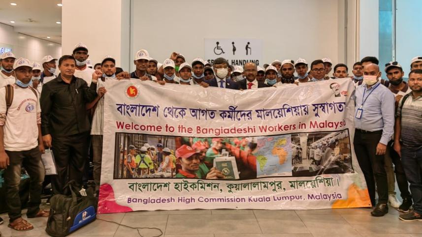 2._malaysia_recruit_ent_bangladeshi_workers.jpg
