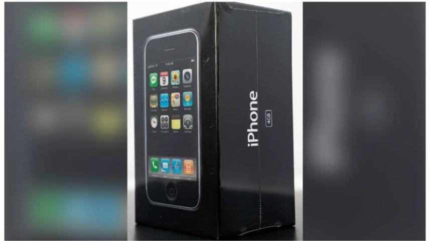 ২০০৭ সালের প্রথম প্রজন্মের ৪ জিবি আইফোন। ছবি: এলসিজি অকশন্স এর সৌজন্যে