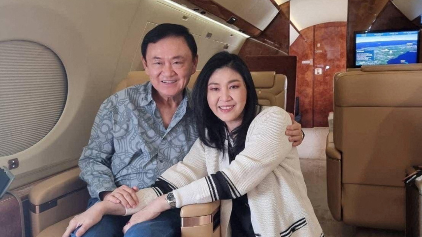 উড়োজাহাজে থাকসিনের সঙ্গে ছিলেন তার বোন সাবেক প্রধানমন্ত্রী ইংলাক সিনাওয়াত্রা। ছবি: রয়টার্স